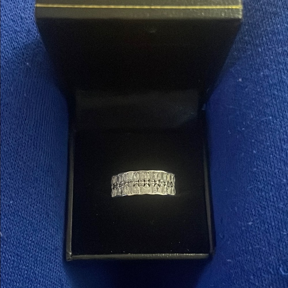 Elegant Silver Band Ring
